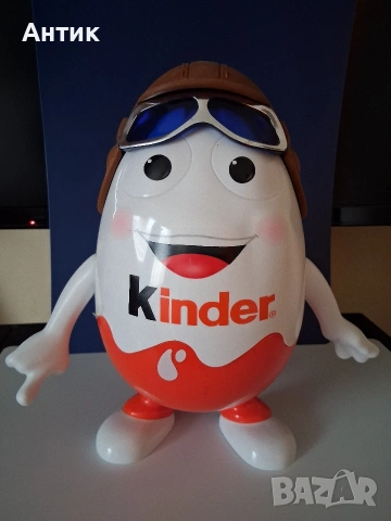 Голямо Рекламно Яйце Kinder Авиатор