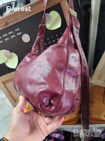 Малка чанта в бордо с регулираща дръжка, снимка 8 - Чанти - 39904466
