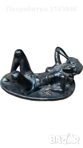 Уникален арт плот за маса – фигура на полегнала жена в класически стил