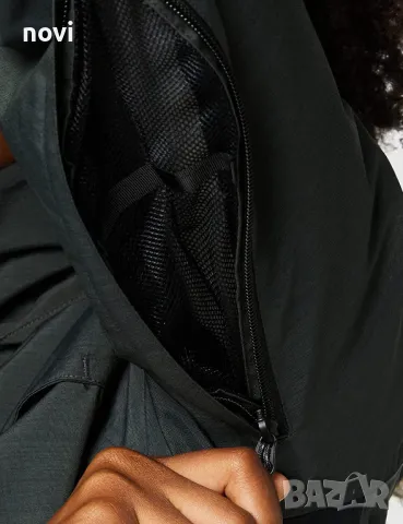 Burton Lelah, S, ново, оригинално дамско ски/сноуборд яке , снимка 4 - Зимни спортове - 47417825