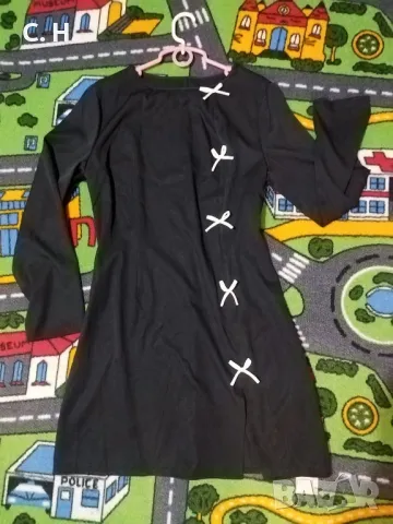 Черна рокля с интересни елементи, снимка 2 - Рокли - 49222403