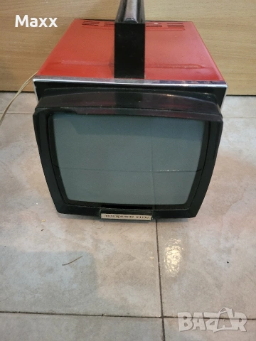 Продавам старо съветско телевизорче Електроника ВЛ-100