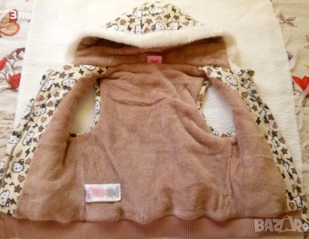 Топло елече Hello Kitty за 5-6 г., снимка 2 - Детски якета и елеци - 27006825