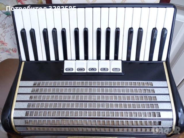 Продавам акордеон Weltmeister 60 баса в отлично състояние, снимка 2 - Акордеони - 53573069