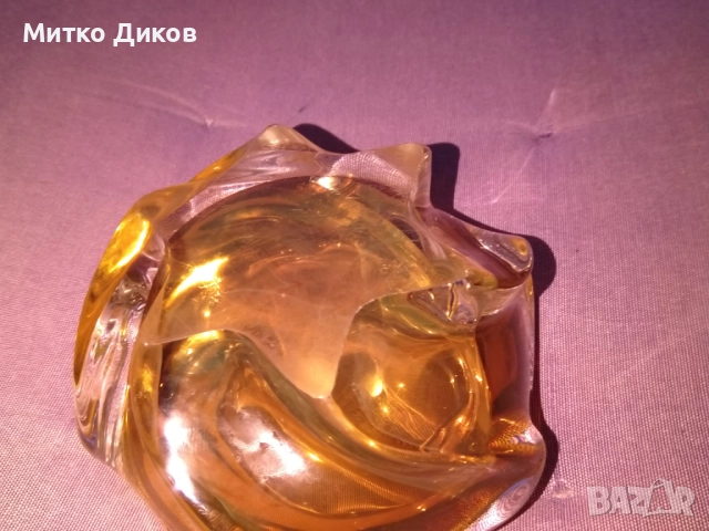 Масивен кехлибарен арт стъклен пепелник, който е ръчно изработен от духано стъкло. -1кг. фи 125мм, снимка 4 - Антикварни и старинни предмети - 52789180