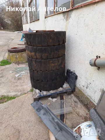 Гуми плътни за багер