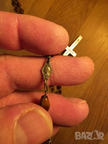 Стара молитвена броеница с дървен кръст разпятие богородица и Исус Христос  за да те пази и закриля., снимка 7 - Антикварни и старинни предмети - 51840782