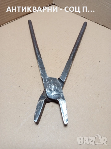 Стари Масивни Ръчно Ковани Ковашки Клещи.