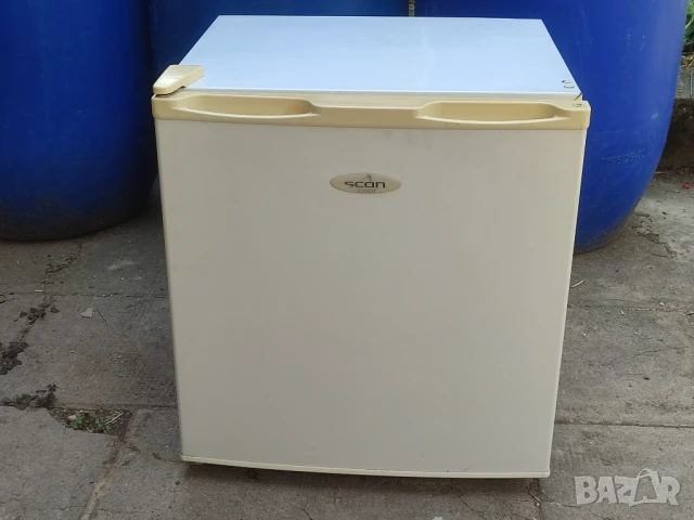 Малък вертикален фризер 40л. / Минифризер, снимка 1