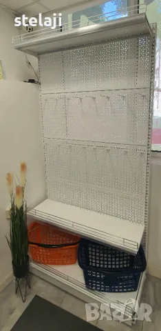 ПРОМО! Крайстенен стелаж с перфориран гръб за метални куки!