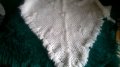 шал дамски бял елегантен триъгълен, красив и плътен, снимка 1 - Шалове - 27996179