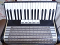 Продавам акордеон Weltmeister 60 баса в отлично състояние, снимка 2