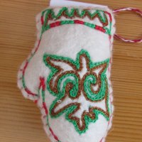 Автентична текстилна коледна играчка от филц с казахски национални мотиви, снимка 2 - Други - 27081020