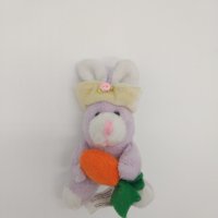 Малка плюшена играчка на зайче с морков, снимка 1 - Плюшени играчки - 40426888