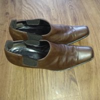 Продавам дамски обувки Giorgio Armani , снимка 2 - Дамски ежедневни обувки - 43772416