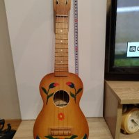 Малка 🎸 китара., снимка 1 - Антикварни и старинни предмети - 44016452
