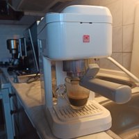 Кафе машина Бриел с ръкохватка с крема диск, работи перфектно и прави страхотно кафе с каймак , снимка 1 - Кафемашини - 37785472