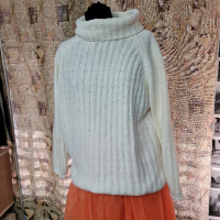 чисто бял пуловер,oversized ( XL) ,мек и лек, снимка 11 - Блузи с дълъг ръкав и пуловери - 44894148