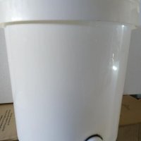 Пластмасова кофа с кран-канела и капак, за пчелен мед ( 50 кг ), снимка 1 - За пчели - 28098349