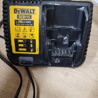 Зарядно DeWalt DCB113 10.8-18V, снимка 1 - Винтоверти - 39701232