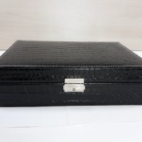 Черна кутия за бижута кожа метал, снимка 1 - Декорация за дома - 35106358