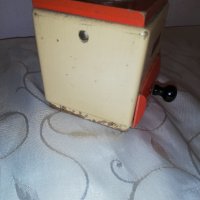 Стара мелничка с чекмедже , снимка 8 - Антикварни и старинни предмети - 38420223