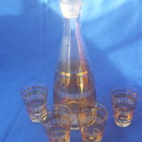 Калиево стъкло, бутилка с тапа и 4 чаши, снимка 4 - Антикварни и старинни предмети - 32667200