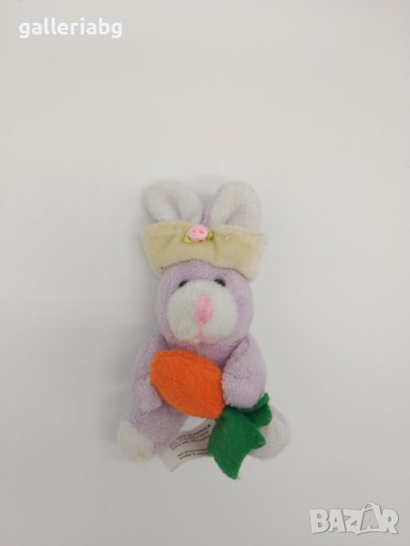 Малка плюшена играчка на зайче с морков, снимка 1
