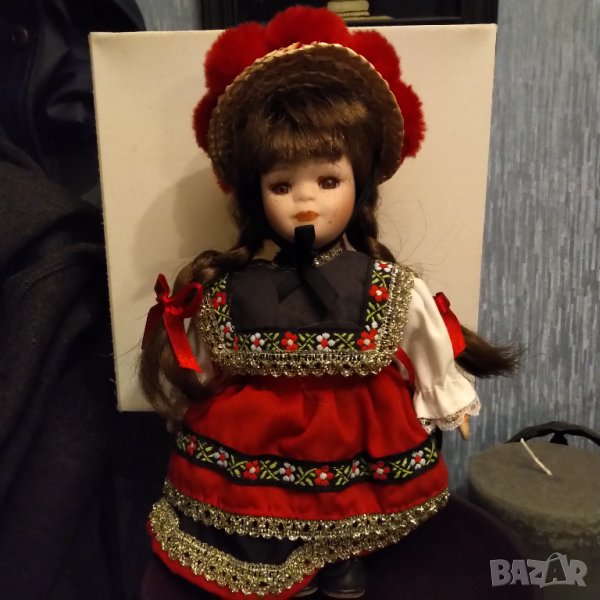 Колекционерска порцеланова кукла , снимка 1
