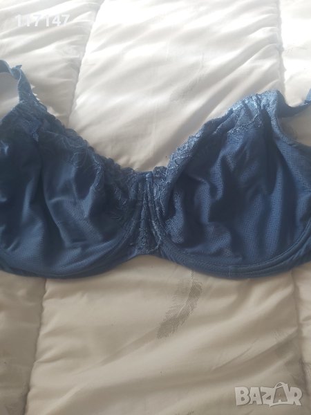 три огромни сутиена, снимка 1