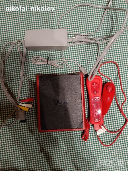 Конзола Nintendo Wii Mini цвят червен , снимка 1