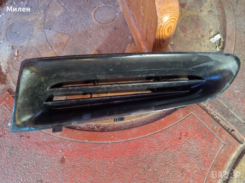 Лява Решетка Във Предната Броня За Рено Клио 3 от 2005-2009 Година Renault Clio 3, снимка 1