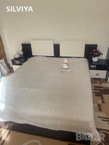 Продавам спалня с матрак и две нощни шкафчета , снимка 3 - Спални и легла - 52257867