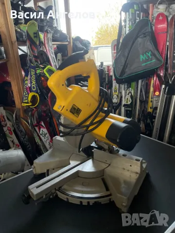 Потапящ циркуляр Dewalt DW700, снимка 3 - Циркуляри - 47663566