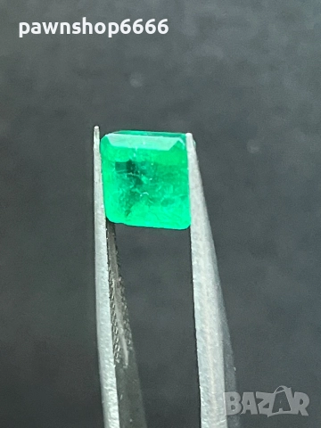 Продавам естествен изумруд 1,85 карата демонтиран от златни обеци, снимка 2 - Други - 52748549