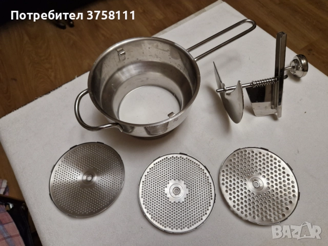 Продавам пасатор за зеленчуци и плодове нов неупотребяван.