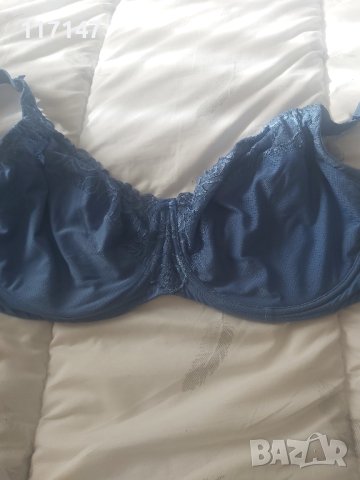 три огромни сутиена, снимка 1