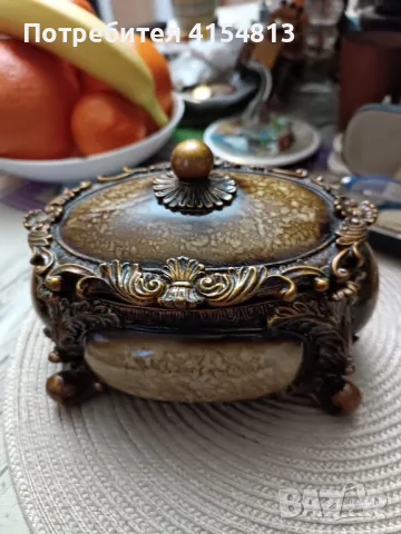 Продавам красива кутийка за бижута 