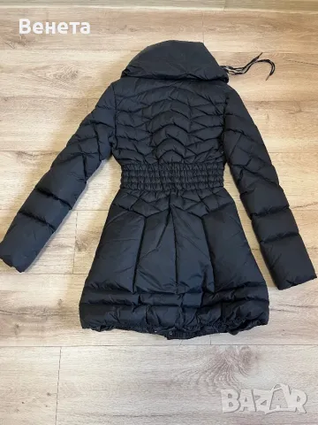 Дамско зимно яке Guess.Размер XS, снимка 2 - Якета - 49534655