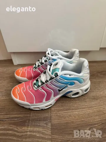 Оригинални Nike Air Max Plus дамски маратонки размер 39, снимка 3 - Маратонки - 48555417