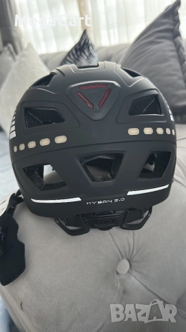 Каска със светлини за тротинетки, колелета Abus Hyban 2.0, снимка 2 - Аксесоари за велосипеди - 52055462