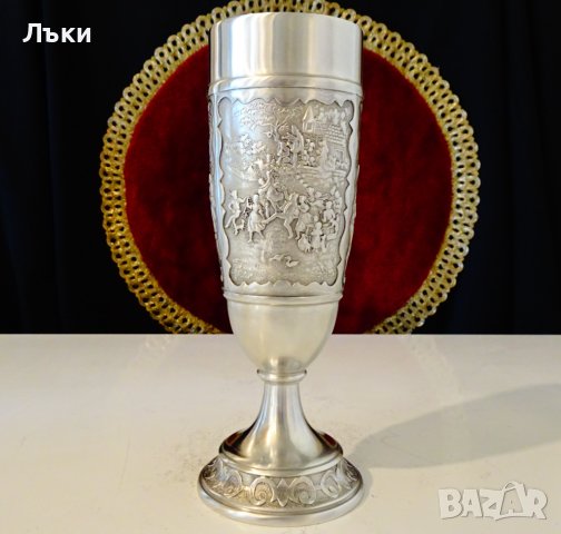Бокал от калай с идилични картини от селския живот. 