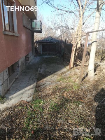 Продава два самостоятелни етажа от триетажна къща с отделен двор гр. Луковит, област Ловеч, снимка 8 - Етаж от къща - 40822437