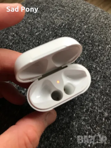 Apple AirPods A1602 Зарядно кутийка, снимка 4 - Bluetooth слушалки - 47404309