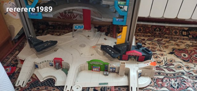 Гараж Hotwheels , снимка 2 - Музикални играчки - 43631475