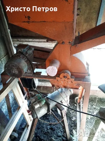 Продавам  машина за мелене на зърно., снимка 3 - Други машини и части - 47439609