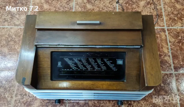 Cтаро радио saba 442 wlk, снимка 2 - Антикварни и старинни предмети - 47953551