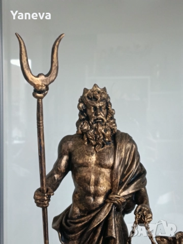 Хадес , богът на подземния свят  с неговото триглаво куче Цербер. , снимка 8 - Статуетки - 52664805