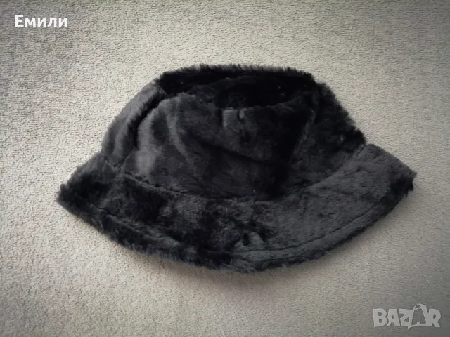 Дамска пухкава шапка в черен цвят, снимка 11 - Шапки - 48152583