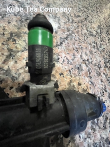 Бензинова рейка + дюзите за Volkswagen Polo Hatchback IV (10.2001 - 12.2005) 1.2 12V, 64 к.с., снимка 6 - Части - 52378014